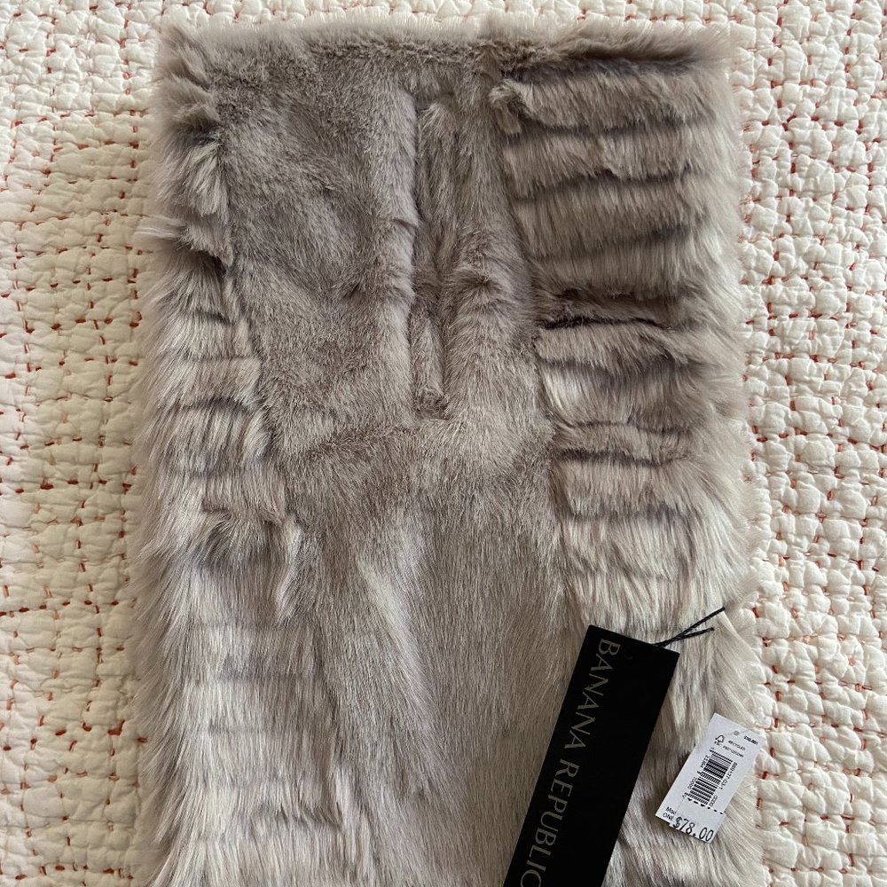 NWT Banana Republic Faux Fur Scarf